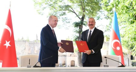 Zəfər müəllim: Şuşadan dünyaya verilən birlik mesajı