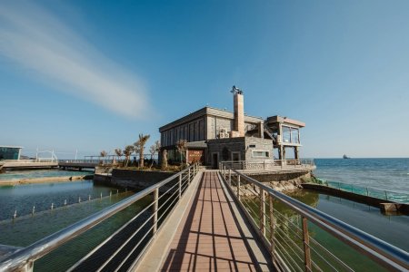 Ada Restoranı – Xəzərin Sahilində Lüks İstirahət və Unudulmaz Dadların Görüş Nöqtəsi