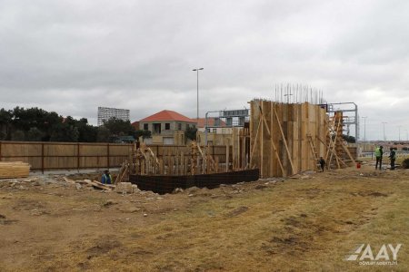 Yeni yerüstü piyada keçidinin inşasına start verilib FOTO