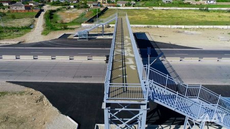 Yeni yerüstü piyada keçidinin inşası yekunlaşıb VİDEO/FOTO