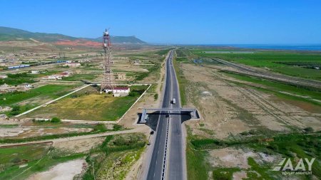 Yeni yerüstü piyada keçidinin inşası yekunlaşıb VİDEO/FOTO