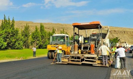 Salyan şosesində asfaltlanma işləri aparılır VİDEO/FOTO