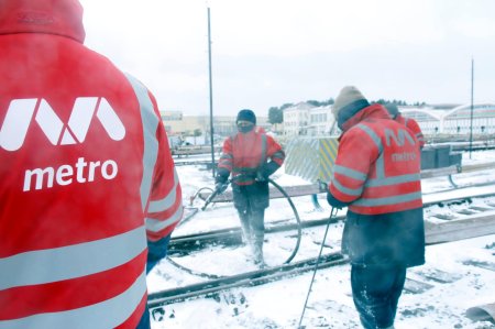 Metro ilə yolunuz yarıda qalmaz!