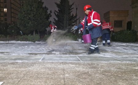 Metro ilə yolunuz yarıda qalmaz!